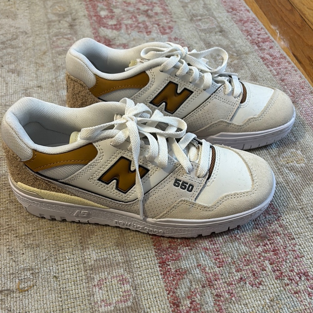 New Balance 550 Sneakers - White and Gold